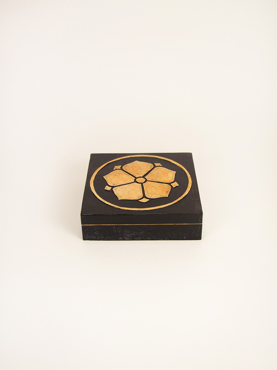 Pendentif libellule en corne blonde