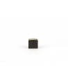 Petite boîte cube bambou en pierre fond noir