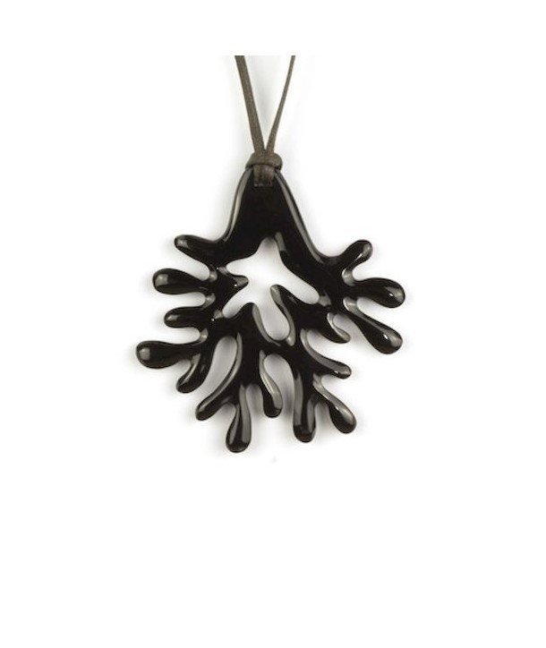 Large coral pendant in plain black horn