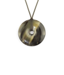 Pendentif disque percé en corne noire marbrée