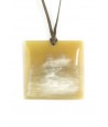 Square pendant in blond horn