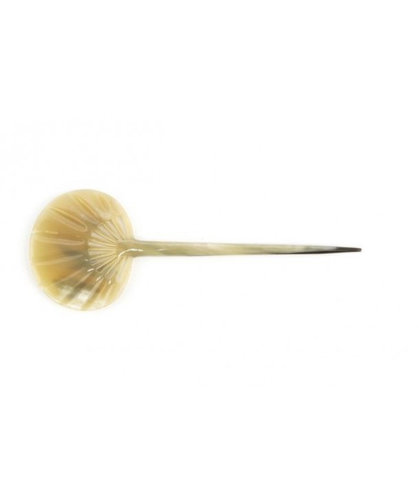 Fan-shaped hairpin in blond horn