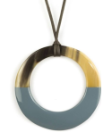 Pendentif grand anneau irrégulier laqué gris-bleu