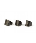 Bague carrée en corne noire brute