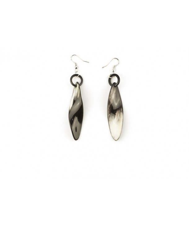 Small twist earrings in marbled black horn