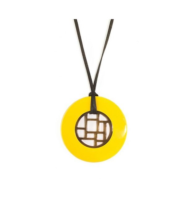 Pendentif damier cerclé laqué jaune