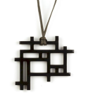 Checkered pendant in plain black horn