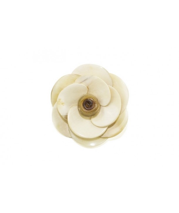 Broche fleur en corne blonde