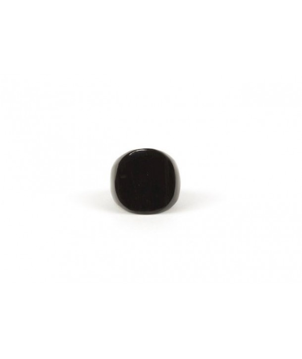 Round ring in plain black horn