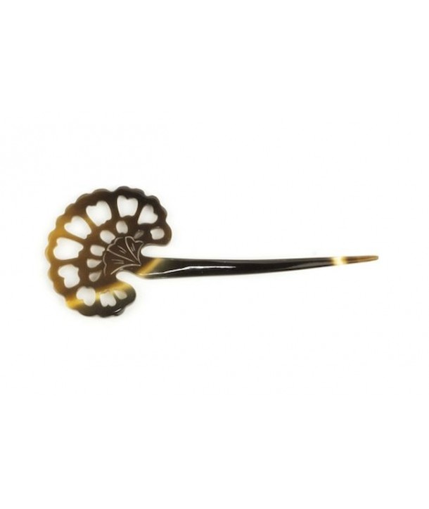 Peacock tail-shaped hairpin in blond horn