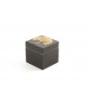 Petite boîte cube gingko en pierre fond noir