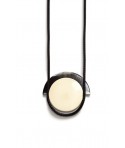 Pendentif Dôme en corne africaine et laque ivoire