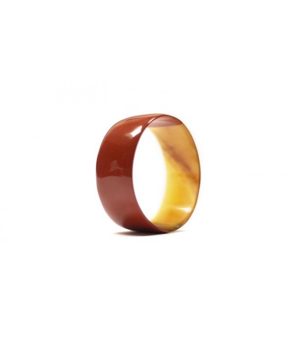 Brick red lacquered flat bracelet in horn