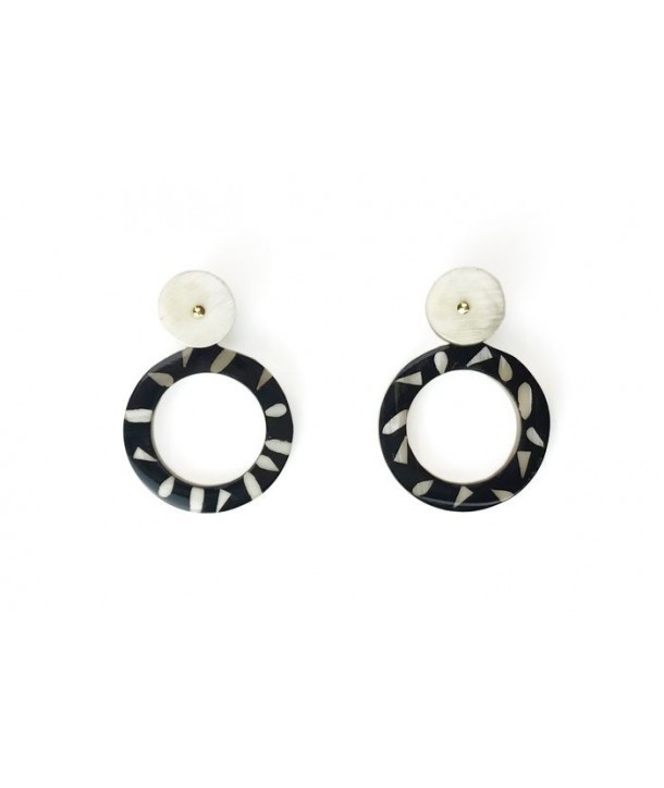 Round earrings with dots in white horn Terrazo style