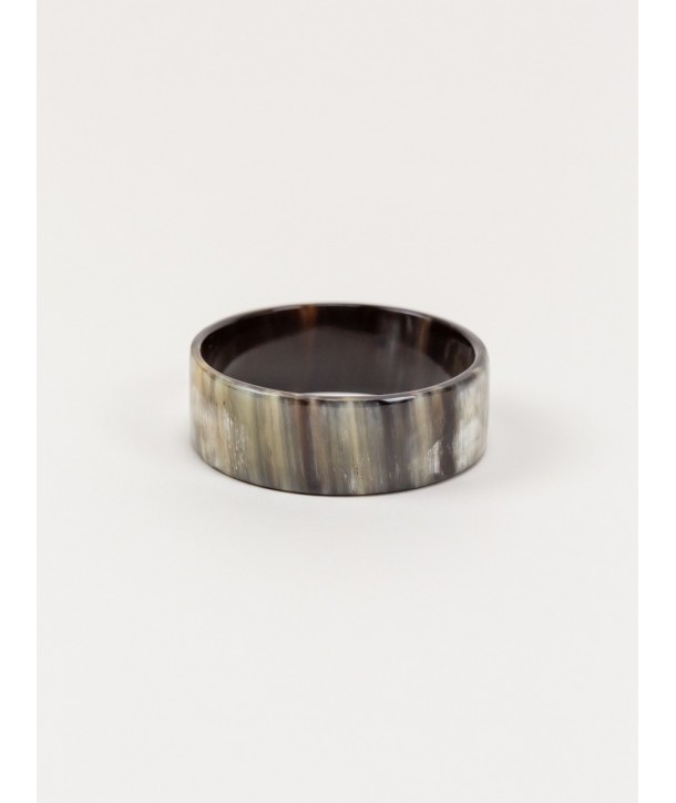 Flat bracelet in marbled black horn