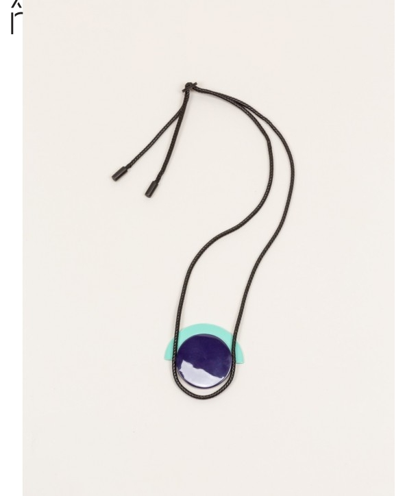 Dôme" pendant in blond horn with mint and purple lacquer"