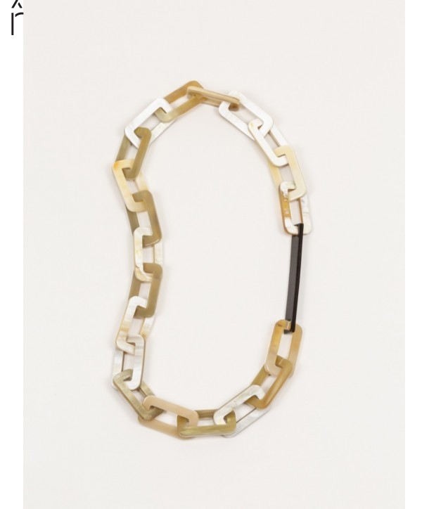 Stem necklace with rectangular rings in blond and black horn