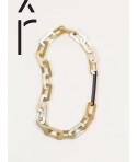 Stem necklace with rectangular rings in blond and black horn
