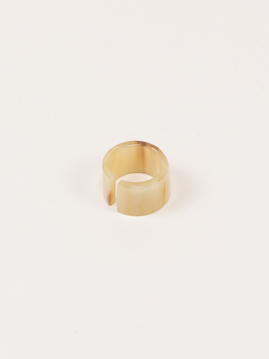 Jonque ring in blond horn