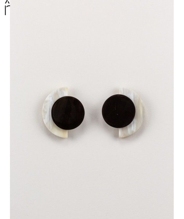 Terrasse earrings in blond and black horn