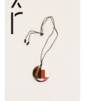Pendentif rond sabot de buffle et laque brique et ivoire