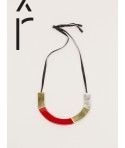 Short plates necklace in blond horn and brass with red lacquer