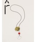 Pendentif Mobile en laiton, corne et laque rouge