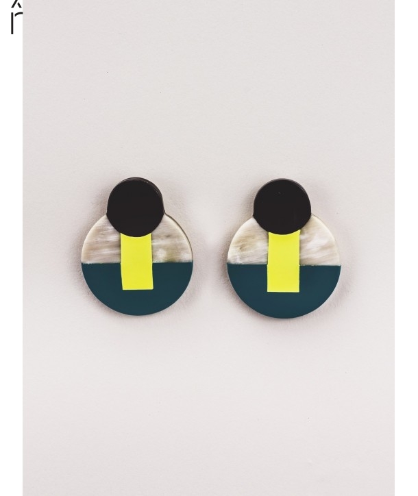 Détour clip-on earrings