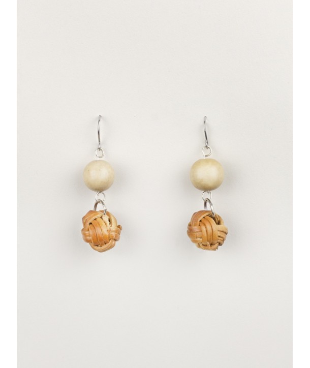 Double bead earrings in rattan and natural wood