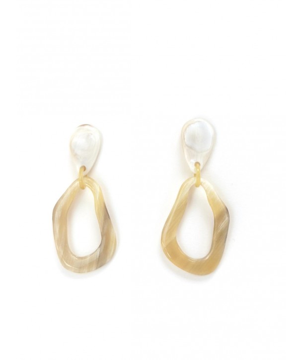 Boucles d'oreilles goutte irrégulière en corne blanche