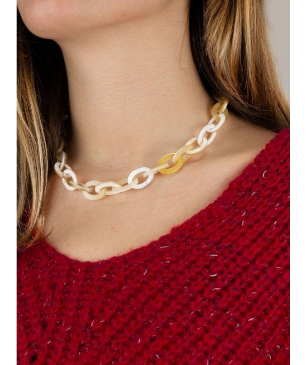 Flat oval rings short necklace in white horn