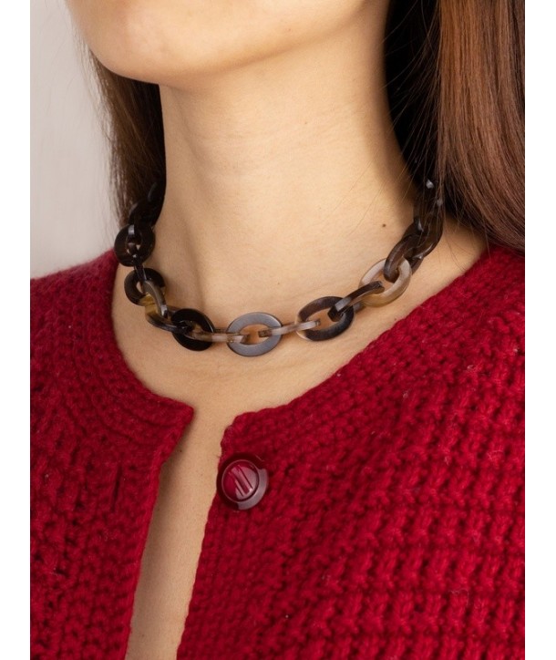 Flat oval rings short necklace in hoof