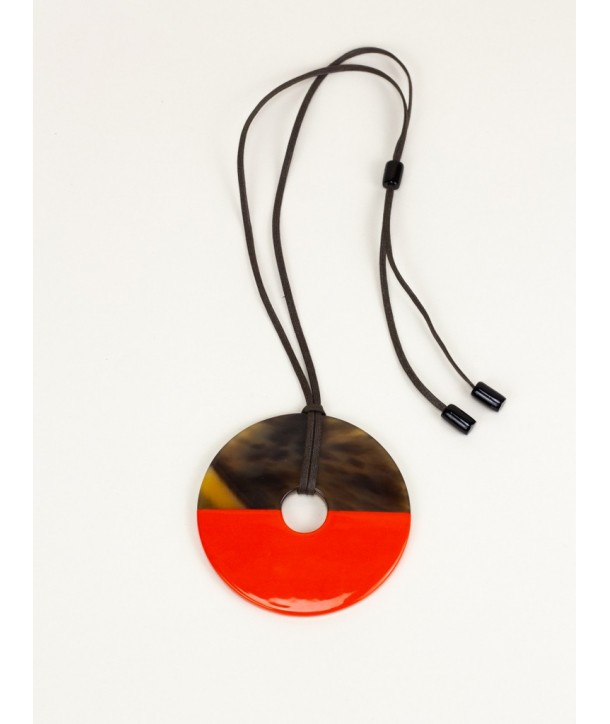 Round pendant in hoof and orange laquer