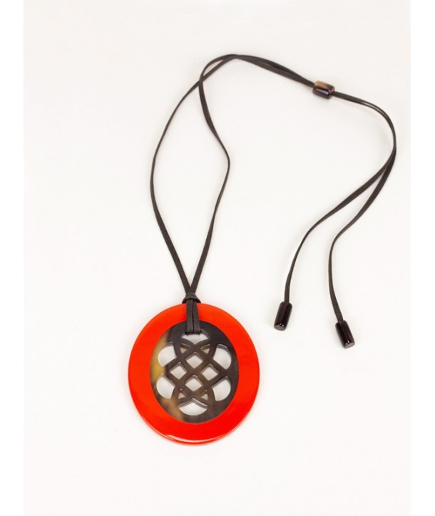 Pendentif oval en sabot avec motif longévité ajouré et laque orange