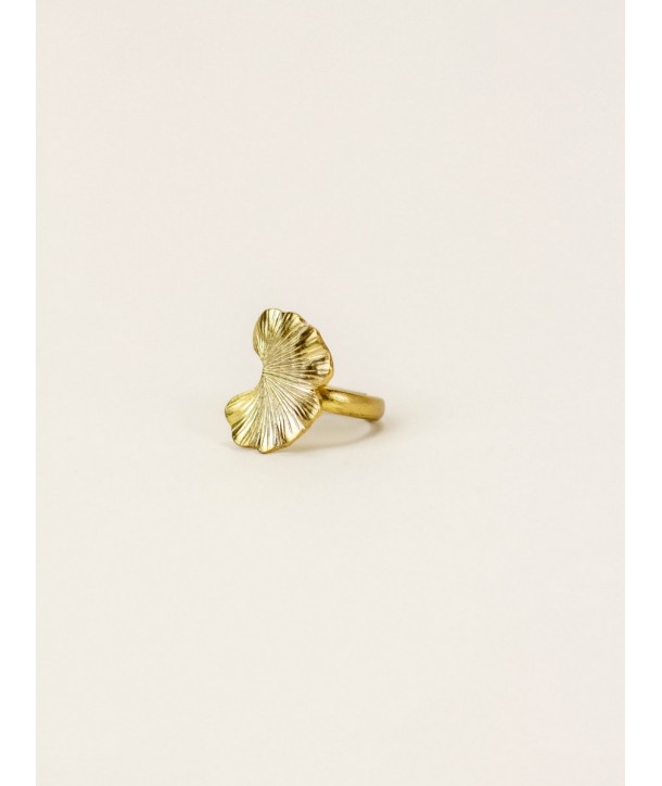 Gingko Ring in brass with gold plated