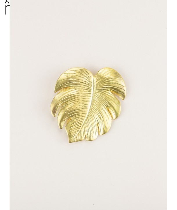 Monstera brooch in brass