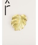 Monstera brooch in brass