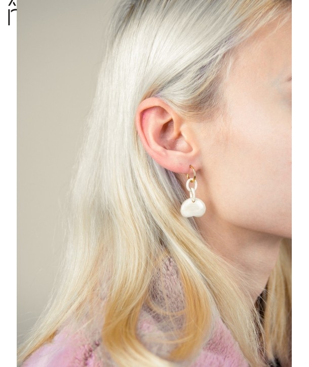 Feve brass hoop earrings in blond horn