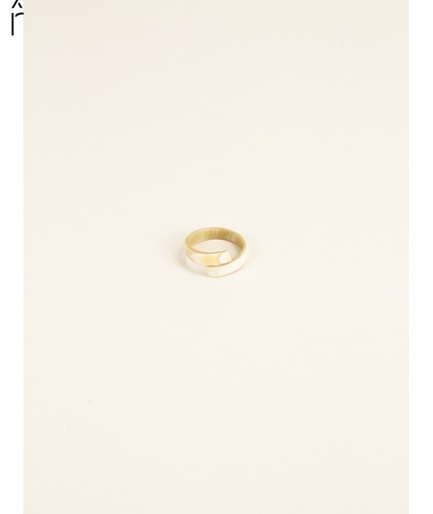 Bague Ruban en corne blonde