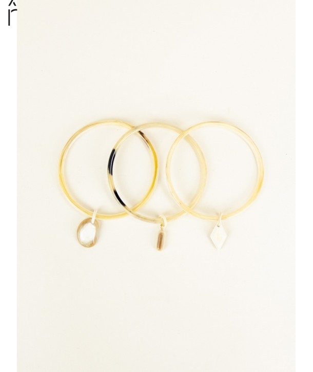 Set of 3 bangles with charms in blond horn