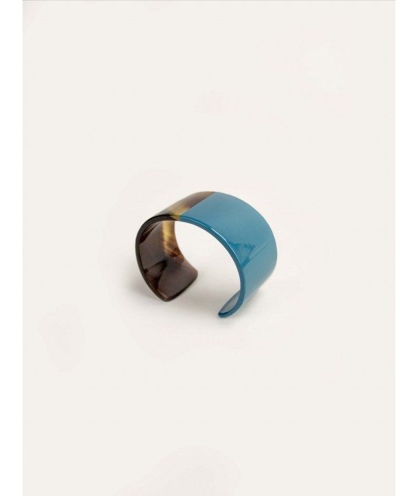 Gray blue lacquered cuff in hoof