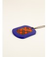 Pendentif oval aux motifs géométriques avec laque indigo et orange