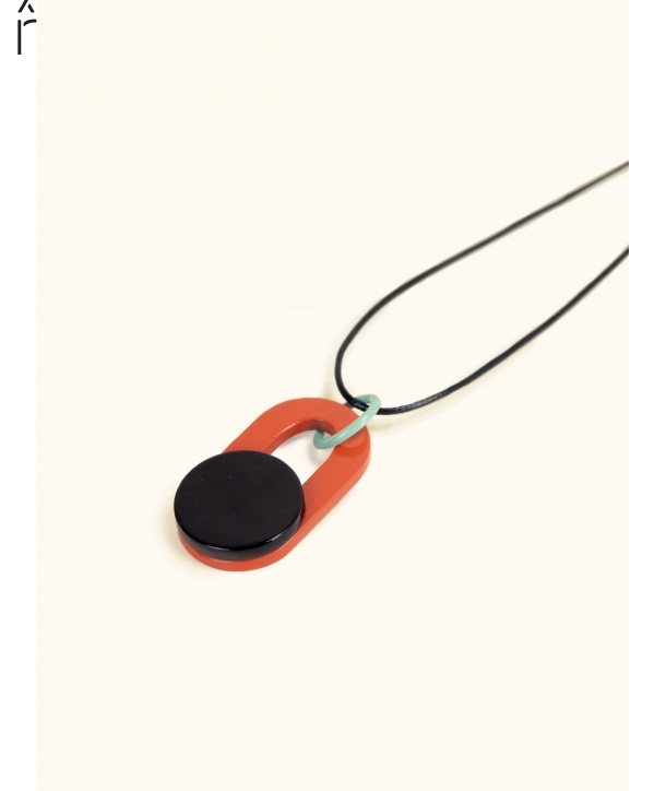 Bacchia pendant in horn and black cord lacquer