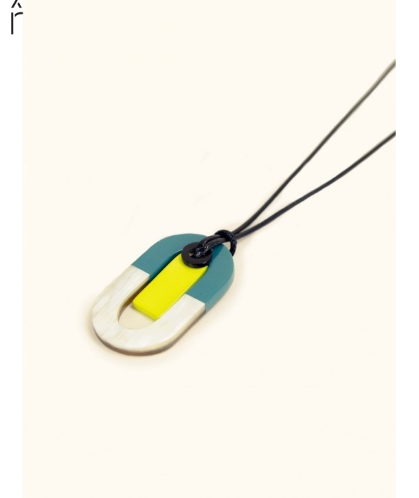 Dysis pendant in horn and lacquer with black cord
