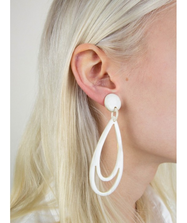 Pierced double teardrop earrings in blond horn