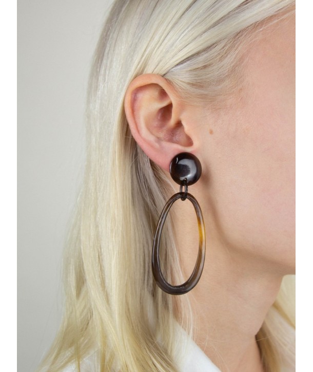 Oval earrings in hoof
