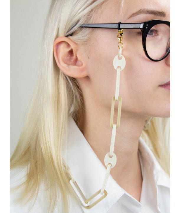 Glasses chain in blond horn