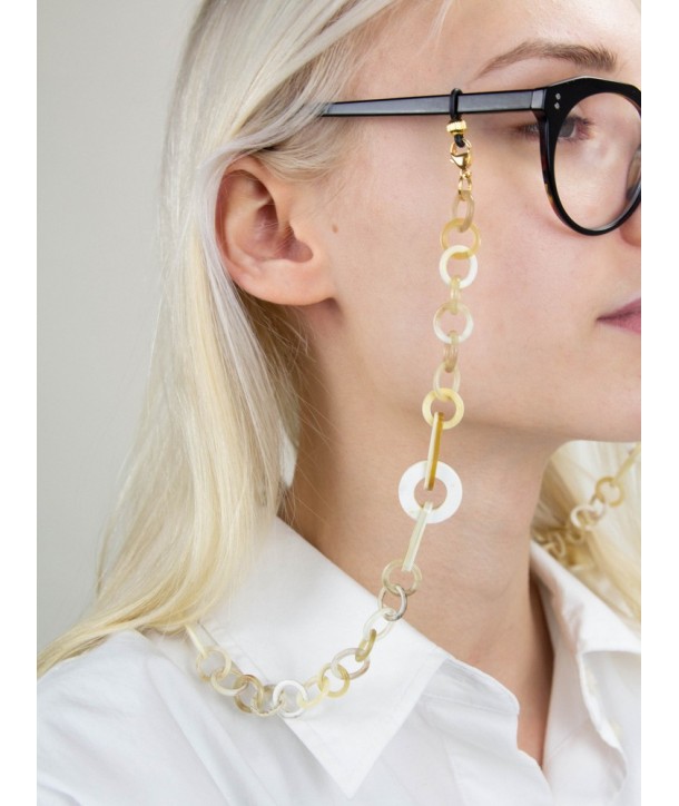 Figure glasses chain in blond horn