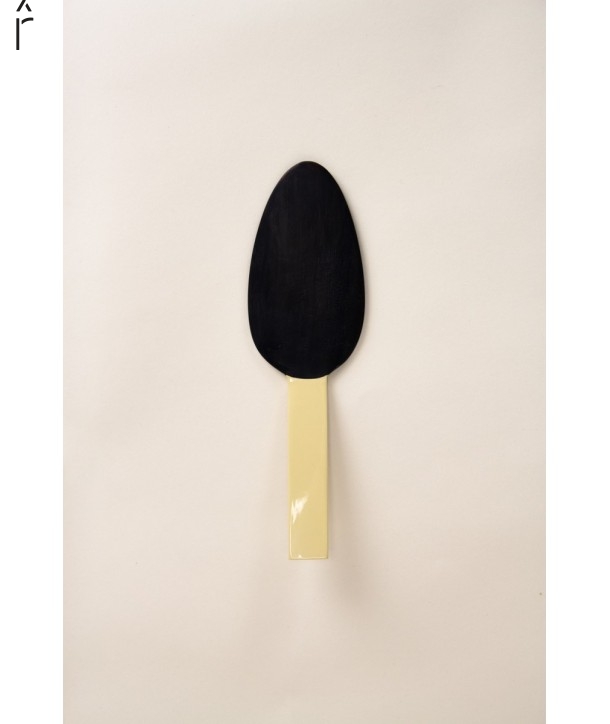 African black horn with yellow laquer tarte server