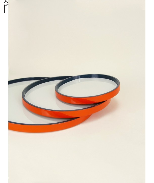 Set de 3 plateaux ronds laqués gris, orange et bleu nuit